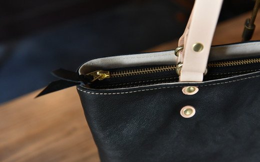 ハンドメイド　レザートートバッグ・名入れ可能　ブラック【CC12W】