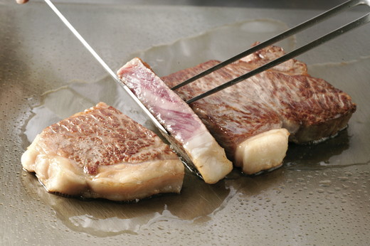 【4等級以上】【カネ吉山本】近江牛[極] ステーキ用 サーロイン【400ｇ（約 200g×2枚）】【Y068W】