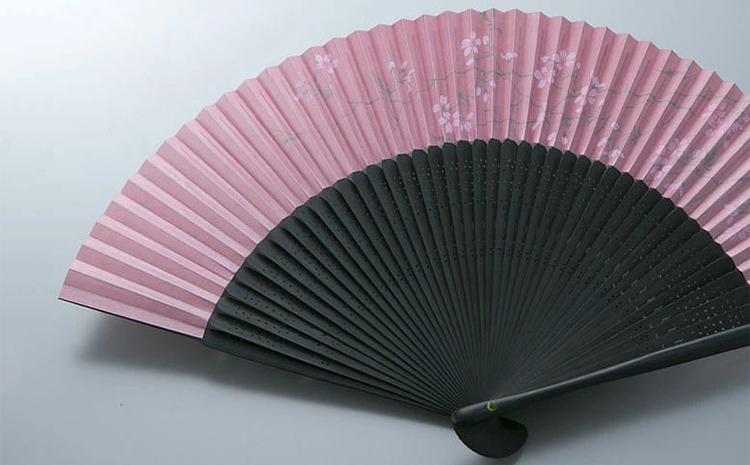 【L-565】鈴木扇子店 近江扇子 女性用桜ピンク地(黒染骨) ［高島屋選定品］