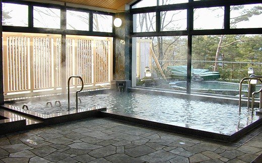 【M-391】グリーンパーク想い出の森 バンガロー宿泊プラン・くつき温泉てんくう入浴券付（平日利用/１棟) ［高島屋選定品］