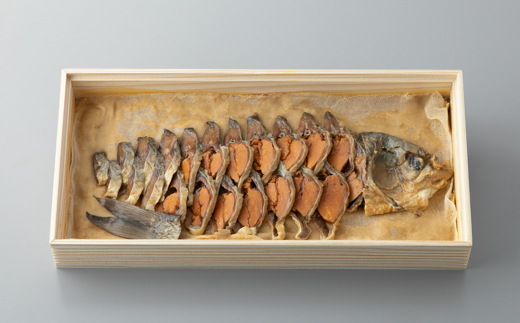 【B-820】魚治 湖里庵　鮒寿し　甘露漬24サイズ（箱入）［高島屋選定品］