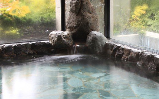 【M-391】グリーンパーク想い出の森 バンガロー宿泊プラン・くつき温泉てんくう入浴券付（平日利用/１棟) ［高島屋選定品］