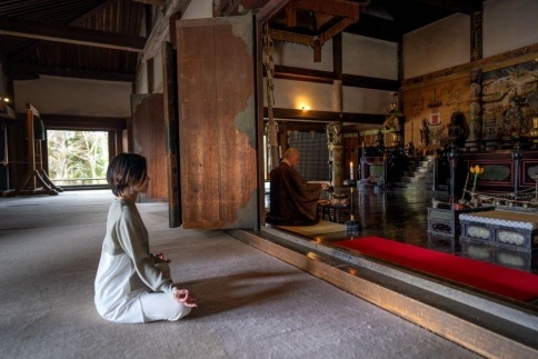 ãä»å寺ãïŒæ¥ïŒåéå®ïŒäžçéºç£âä»å寺âã§éãããå¿ãšäœãæµåããïŒæ¥