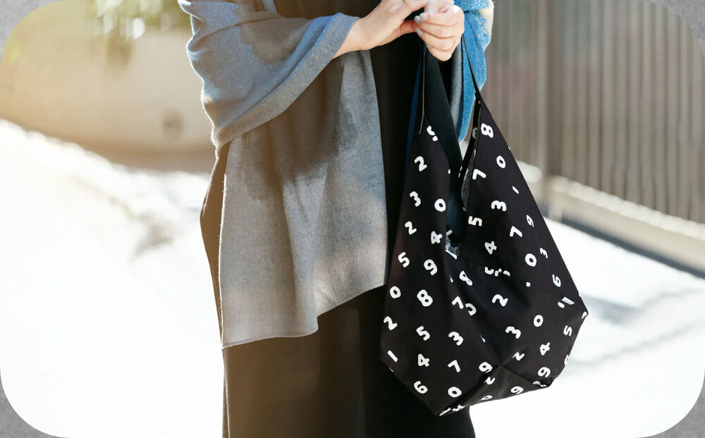 【SOU・SOU】一切袋 穏(いっさいぶくろ おだやか)/SO-SU-U 濡羽色(ぬればいろ)×つくも｜京都 SOUSOU バッグ 人気ブランド［ テキスタイルデザイン 京都 ブランド 鞄 ソウソウ おしゃれ 人気 おすすめ シンプル 柄 旅行 おでかけ ポーチ かばん プレゼント ギフト お取り寄せ 通販 送料無料 ふるさと納税 ］