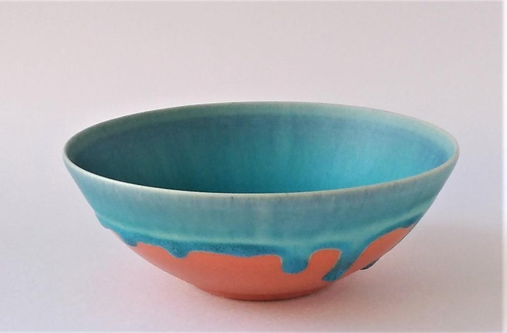 【ギャラリー洛中洛外】生地の緋色釉に美しい青が映える器 碧彩ボウル（小）