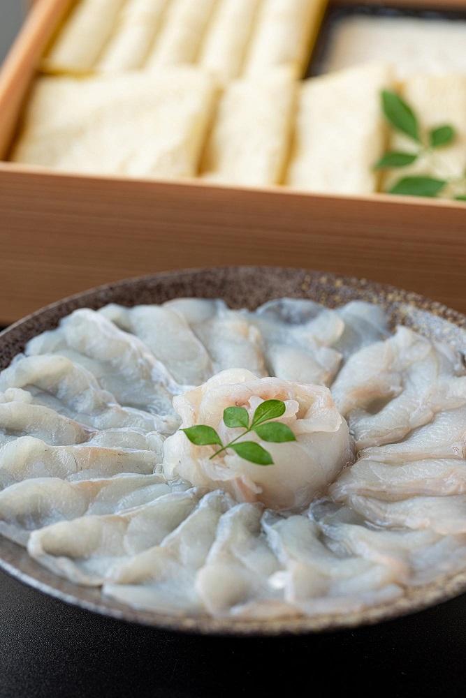 【京湯葉 ゆば庄】京湯葉とふぐのしゃぶ鍋三段セット(3～4名用)｜京都 グルメ しゃぶしゃぶ 海鮮 鍋 人気セット［ 老舗 名店 湯葉 京湯葉 お鍋 ふぐ鍋 おいしい 人気 おすすめ お取り寄せ 通販 送料無料 ふるさと納税 ］