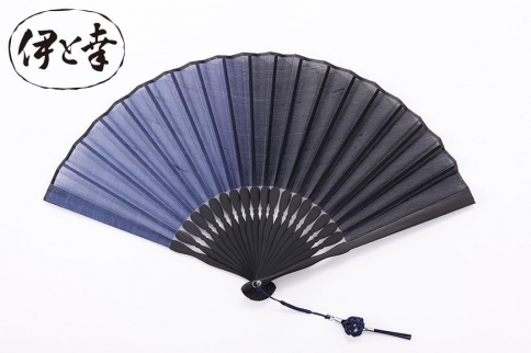 【伊と幸】《白生地の老舗が贈る》霞扇-かすみおうぎ-（紺ぼかし染）