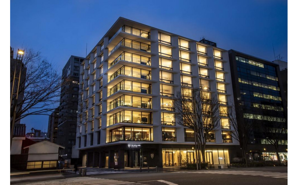 【ザ ロイヤルパークホテル アイコニック 京都】平休日1泊朝食付 ペア宿泊券《スーペリアツイン》｜京都 烏丸御池 人気ホテル [ 烏丸御池駅徒歩2分 好アクセス 宿泊者専用ラウンジ 大浴場 パティスリー ダイニング カフェ バー 宿泊券 朝食付き 2名 おすすめ 宿泊 旅行 観光 食事 ふるさと納税 ]