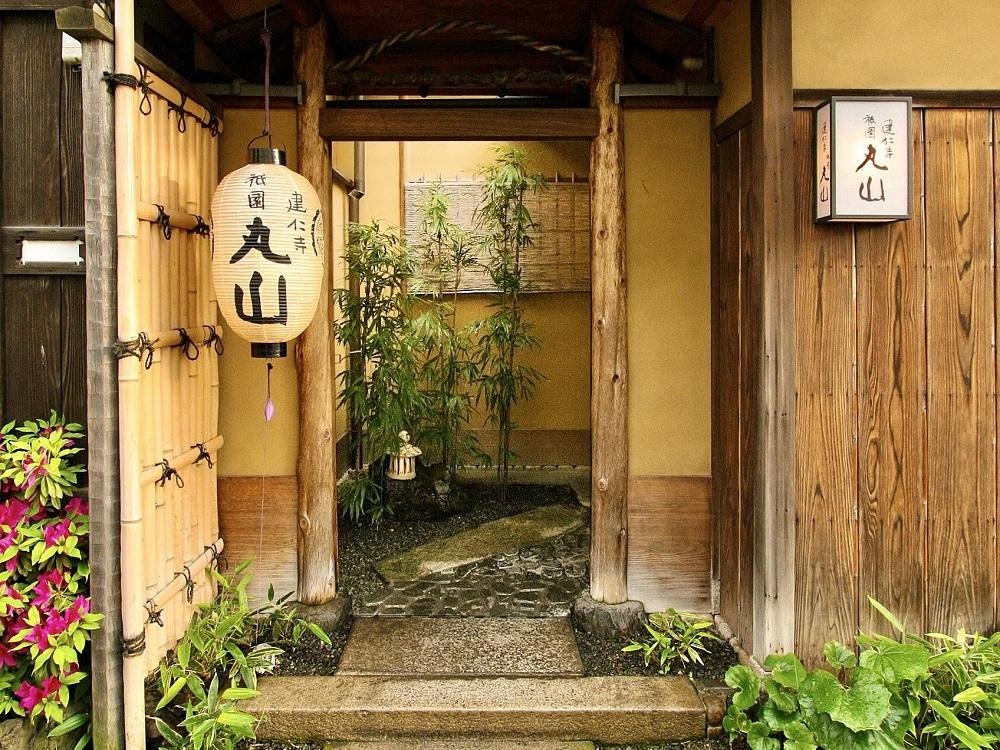 【京都 祇園丸山】※11月〜3月利用限定※ 70,000円コースペアお食事券｜京都 祇園 料亭 名店 ミシュラン掲載 人気［ 食事券 2名様分 ランチ・ディナー共通利用可 1年間有効 京料理 京懐石 グルメ 美食 おすすめ 旅行 観光 ふるさと納税 ］