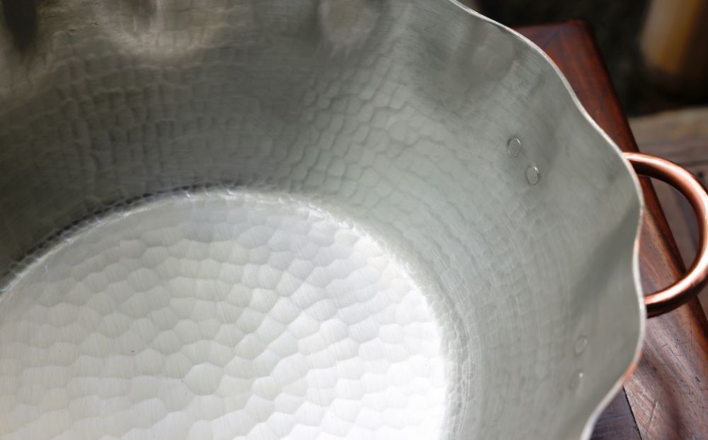 【八木庖丁店】手打ち銅製 菊鍋(30cm)〈ふるさと納税限定〉｜京都 キッチン用品 人気 鍋 [ 京都 キッチン用品 家庭用品 ブランド 人気 おすすめ 食器 調理器具 お取り寄せ 通販 送料無料 ふるさと納税 ] 