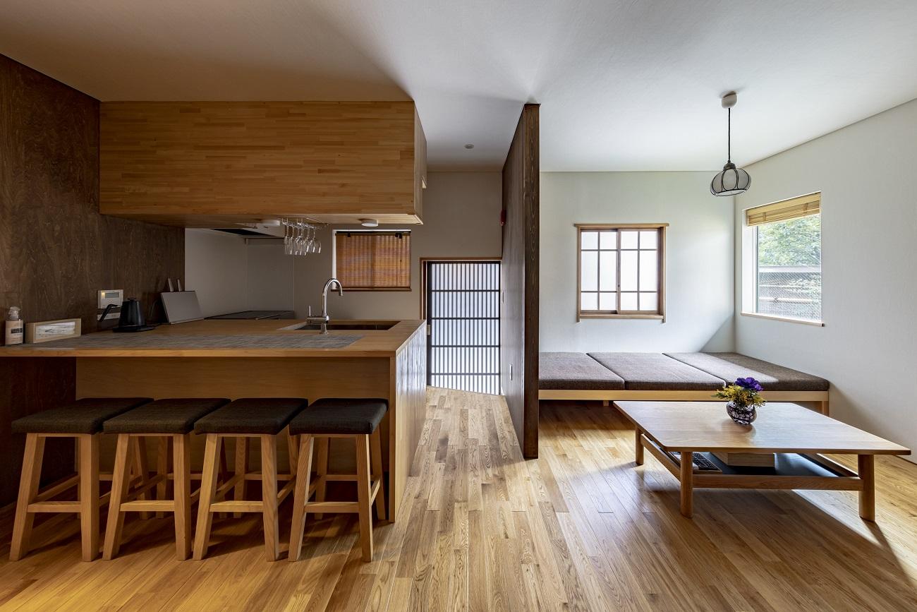 【高島屋選定品】〈宿坊KANETSUNE〉宿坊・食堂貸切１泊＜一組限定一棟貸し宿坊５名まで＞朝食 京料理仕出し弁当つき 夕食 職人が目の前で握る寿司フルコース オプション：書道家・尾西正成氏による書道体験