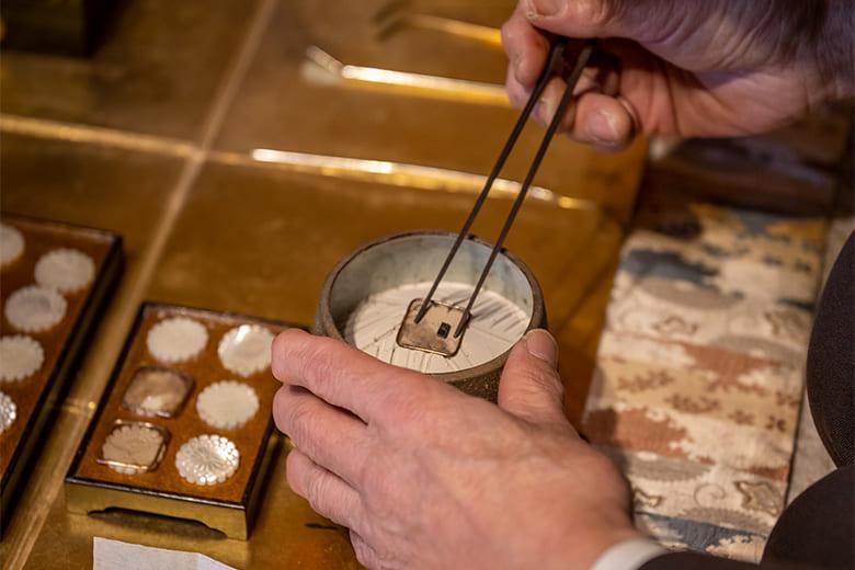 【高島屋選定品】〈宿坊KANETSUNE〉宿坊・食堂貸切１泊＜一組限定一棟貸し宿坊 ５名まで＞ 朝夕食 無し オプション 香道三品大枝流・香道聞香/お手前体験