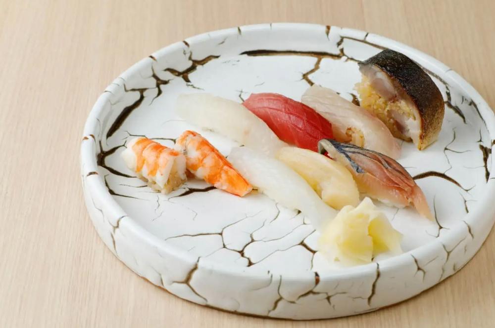 【二條 葵月】【夜】カウンター限定 おまかせ鮨コース（フカヒレ等）お食事券2名様分（ぐるなびセレクション）