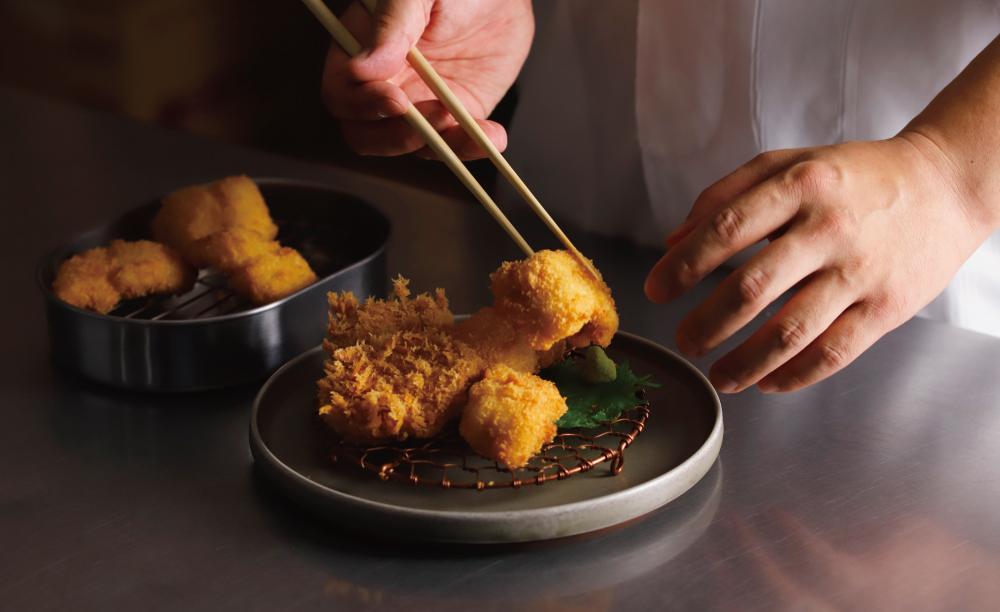 【かつくら】レビュー高評価！コロッケ詰合せ(豚そぼろ5個、肉じゃが5個)｜京都 名店のコロッケ 人気 [ とんかつ専門店 じゃがいもの自然の甘み 独自開発のパン粉使用 人気 おすすめ 惣菜 簡単 時短 お取り寄せ 通販 送料無料 ふるさと納税 ] 