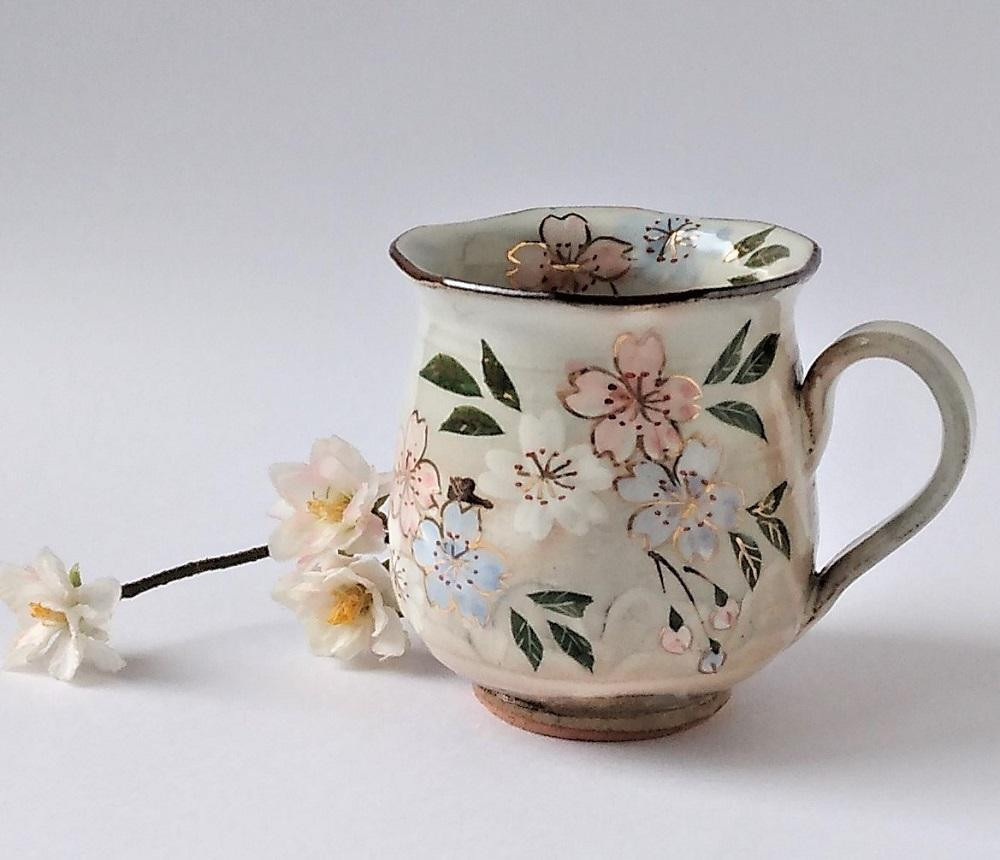 【ギャラリー洛中洛外】優しい色合いの桜が描かれてます 彩さくらマグカップ｜京都 陶器 人気 マグカップ[ コップ 食器 おしゃれ 雑貨 インテリア 手作り 伝統 ギフト プレゼント 贈答 お取り寄せ 通販 送料無料 ふるさと納税 ]