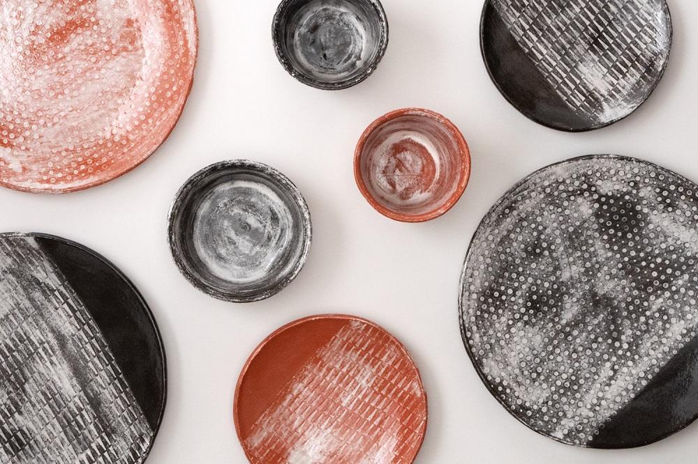 ＜つながるつたえる京都＞ 醍醐窯 AKA to KURO プレートSサイズ