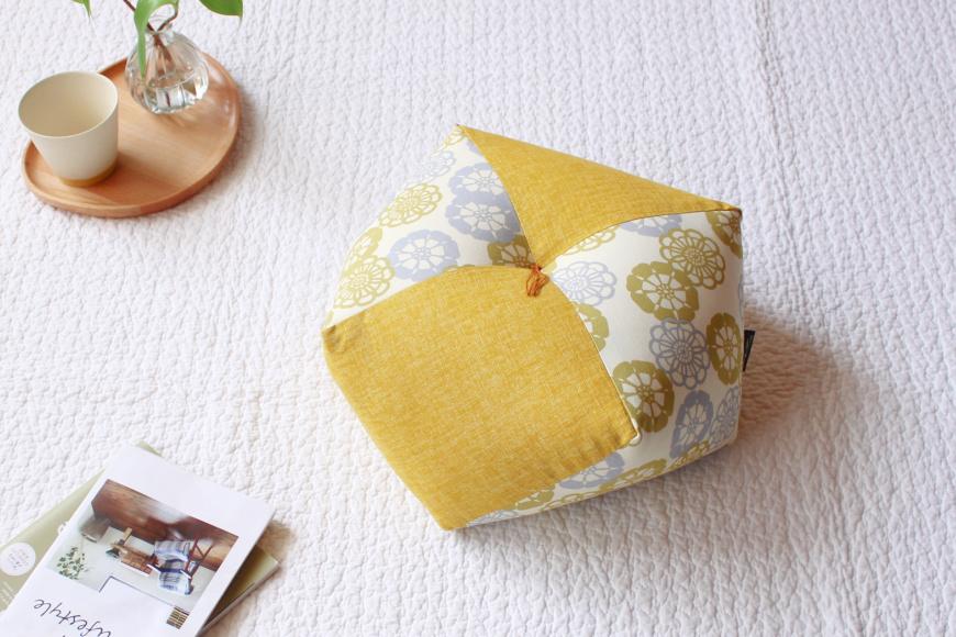 【 洛中高岡屋 】ラクにくつろげる おじゃみ座布団（木綿・菜の花フローラル）