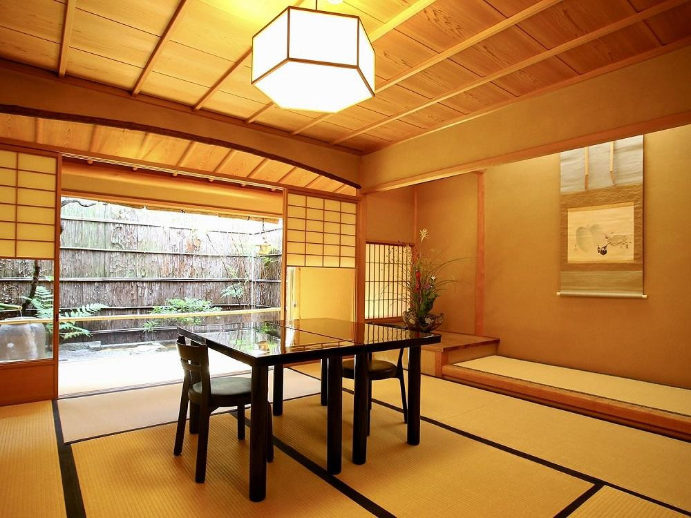 【京都 祇園丸山】※11月〜3月利用限定※ 70,000円コースペアお食事券｜京都 祇園 料亭 名店 ミシュラン掲載 人気［ 食事券 2名様分 ランチ・ディナー共通利用可 1年間有効 京料理 京懐石 グルメ 美食 おすすめ 旅行 観光 ふるさと納税 ］