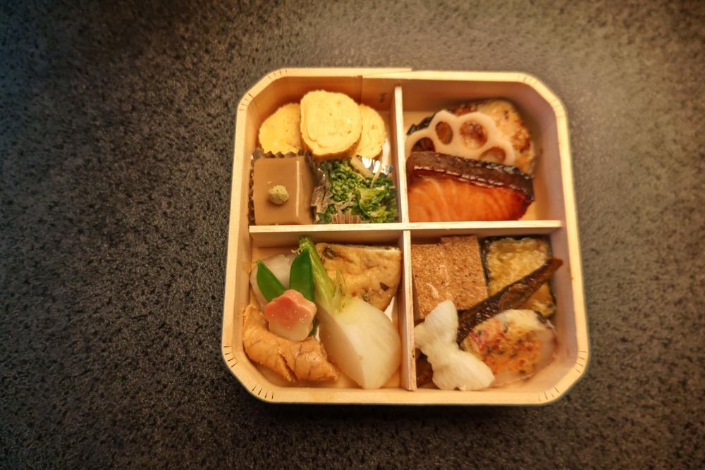 【京料理 坂安】旬の京料理 折入弁当（２個セット）［ 京都 京料理 人気 おすすめ 老舗 グルメ  ギフト プレゼント 贈答用 お取り寄せ ］
