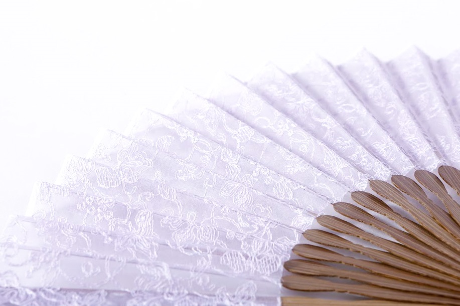 ãäŒãšå¹žããçœçå°ã®èèãèŽããéæåïŒæ£åé¢è¡èåèã»çœè€è²ïŒ