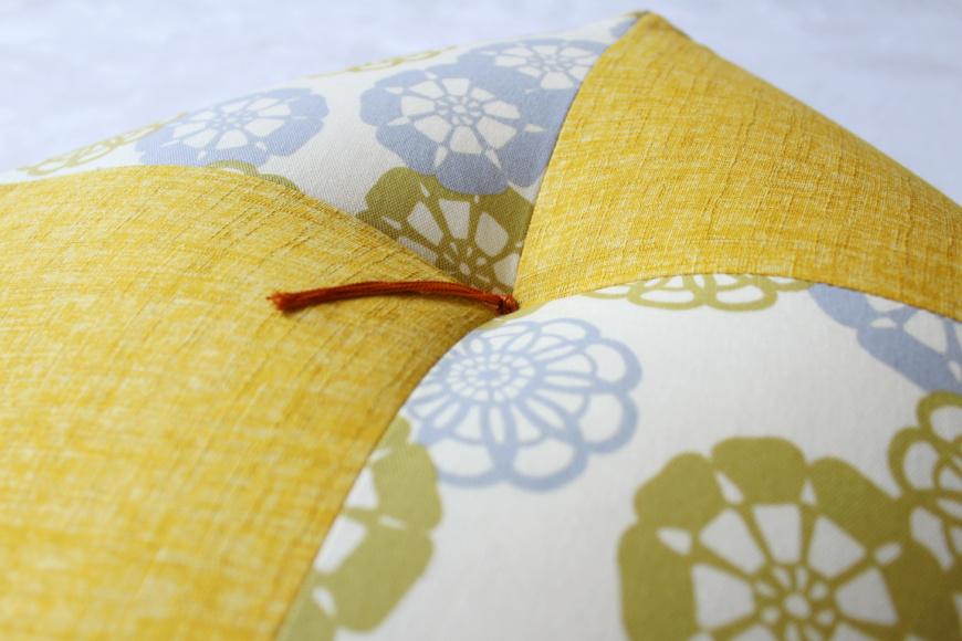 【 洛中高岡屋 】ラクにくつろげる おじゃみ座布団（木綿・菜の花フローラル）