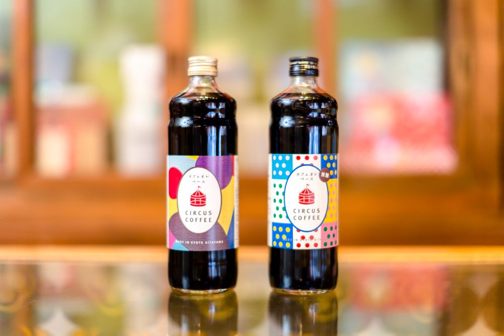 【京都北山 サーカスコーヒー】カフェオレベース（無糖・加糖）600ml×4本のバランスセット（各２本ずつ）｜京都 人気ブランド アイスコーヒー リキッド［ 珈琲ブランド サーカスコーヒー アイスコーヒー リキッド 濃縮タイプ 20～30杯分/本 人気 おすすめ コーヒー カフェオレ ギフト プレゼント 贈答 お取り寄せ 通販 送料無料 ふるさと納税 ］
