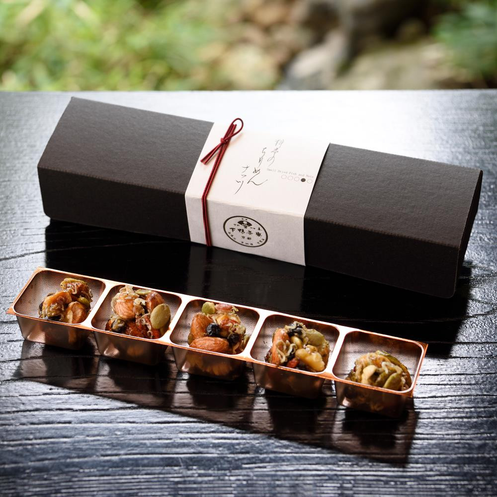 【下鴨茶寮】料亭のちりめんナッツ(5個入) [ 京都 老舗 料亭 ミシュラン スイーツ ナッツ 和菓子 洋菓子人気 おすすめ グルメ 京料理 京懐石 ギフト プレゼント お取り寄せ 通販 送料無料 ふるさと納税 ]