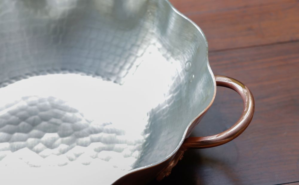 【八木庖丁店】手打ち銅製 菊鍋(27cm)〈ふるさと納税限定〉｜京都 キッチン用品 人気 鍋 [ 京都 キッチン用品 家庭用品 ブランド 人気 おすすめ 食器 調理器具 お取り寄せ 通販 送料無料 ふるさと納税 ] 