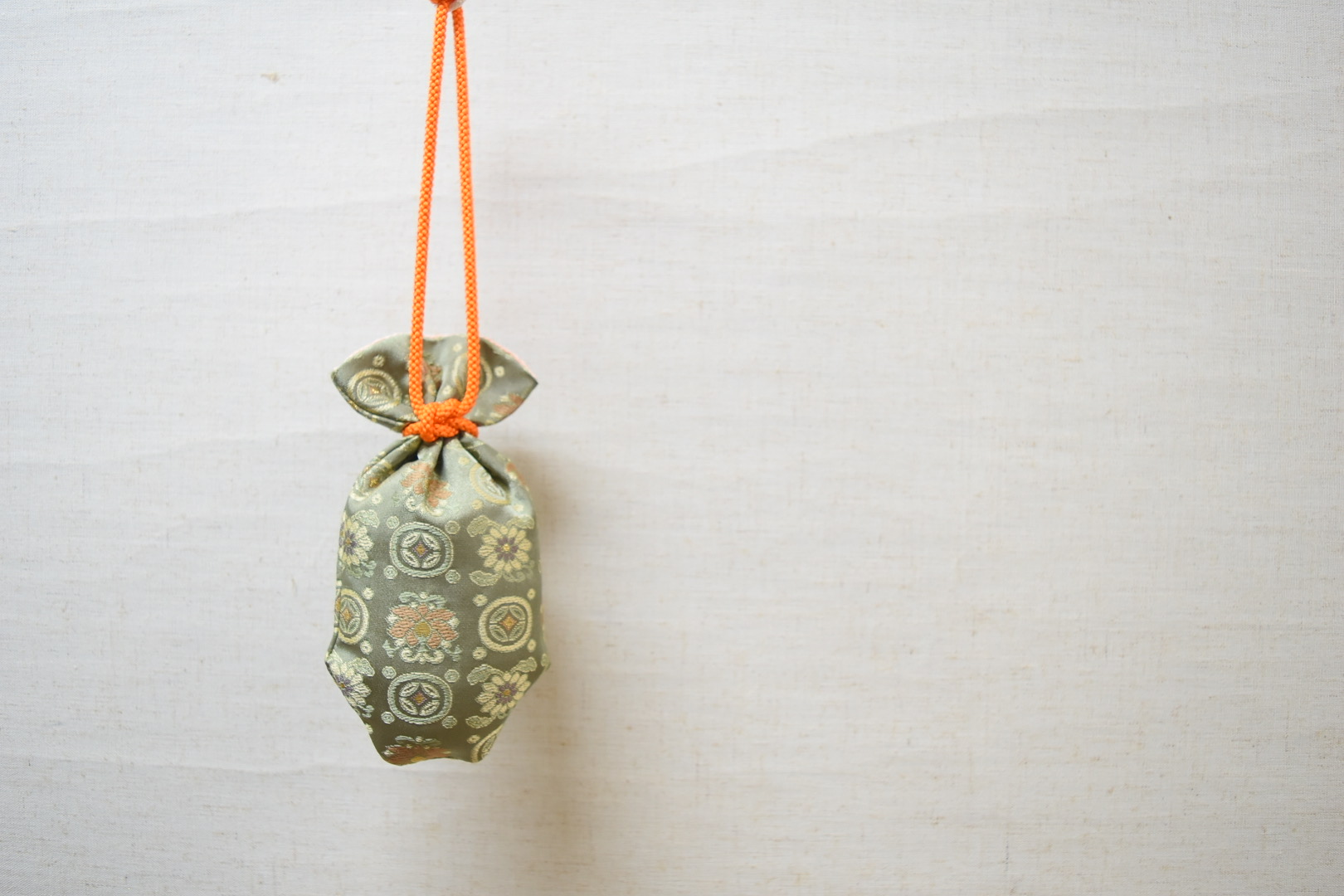 【石黒香舗】匂い袋 部屋用 吊り型巾着 掛香 （緑）