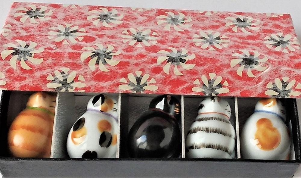 【ギャラリー洛中洛外】のんびりお昼寝ネコちゃんのお箸置き ひだまり猫箸置