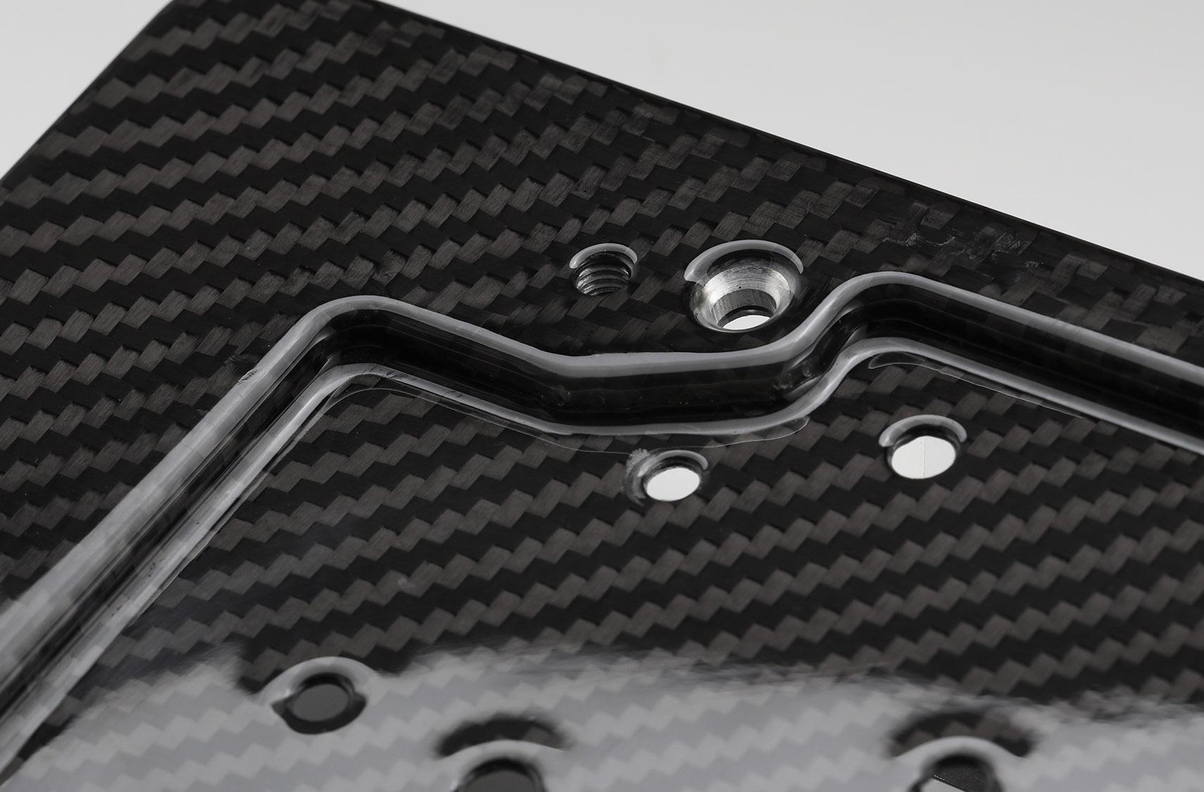 【AELLA】汎用品｜ドライカーボン製 ナンバープレートホルダー AE-99005 【ツヤあり】［ 京都 バイク カスタム パーツ 人気 おすすめ ツーリング ライダー バイカー メーカー ギア お取り寄せ 通販 ふるさと納税 ］