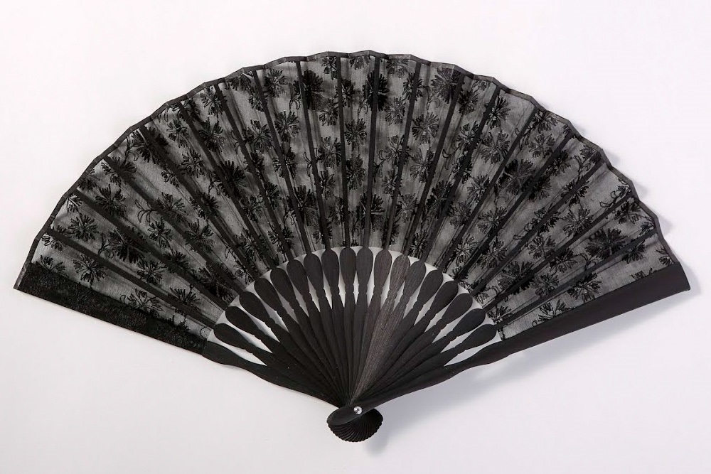 【伊と幸】《白生地の老舗が贈る》透扇子（撫子・黒色）