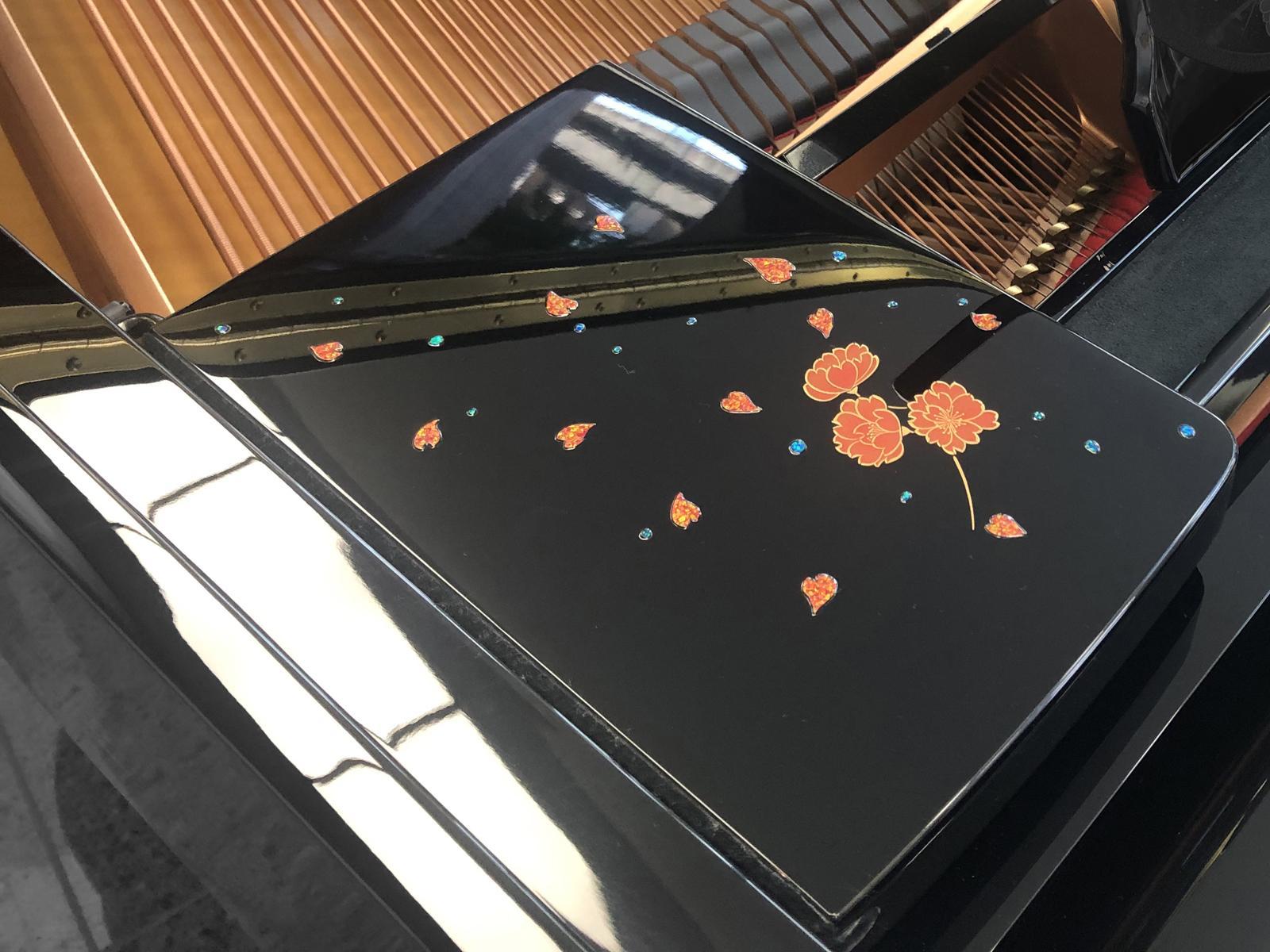 【真和楽器】京都伝統工芸による彩輝光蒔絵ピアノ「春幻」モデル制作クーポン（120万円分）｜京都 伝統技術 ピアノ [ 京都 ピアノ 伝統工芸品 職人技術 唯一無二 手作り ピアノ 受注生産 音楽 高級 人気 おすすめ 送料無料 ふるさと納税 ]