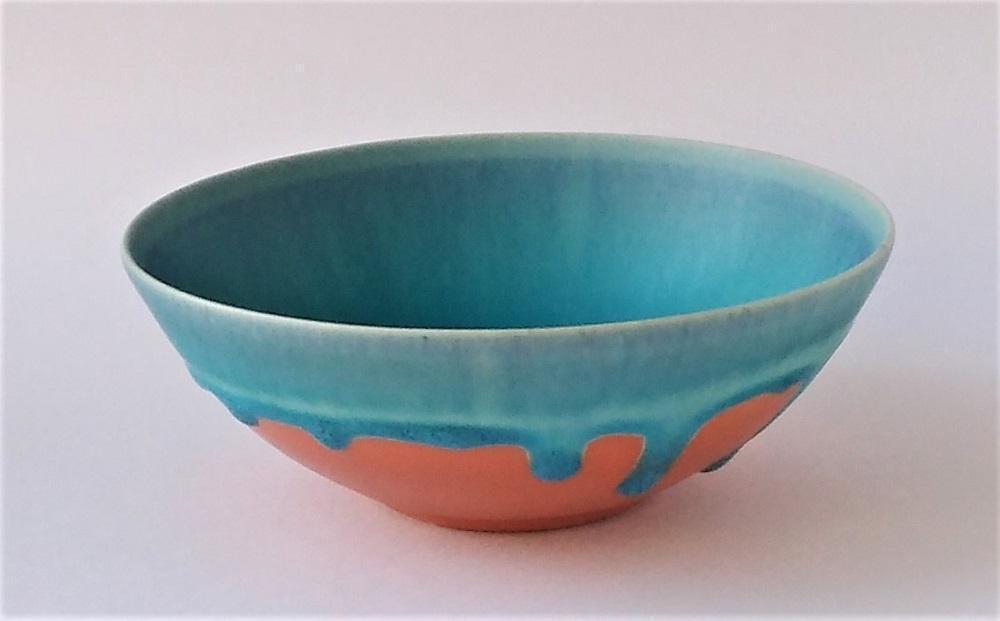 【ギャラリー洛中洛外】生地の緋色釉に美しい青が映える器 碧彩ボウル（小）