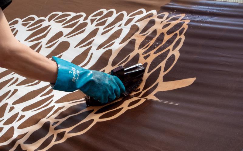 【工夫庵】柿渋染め手描きのれん「まつぼっくり」