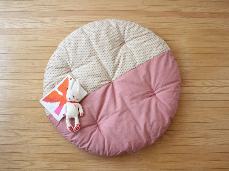 【 洛中高岡屋 】赤ちゃんがほほ笑む寛ぎのアイテム せんべい座ぶとん（3色あられ・薔薇）