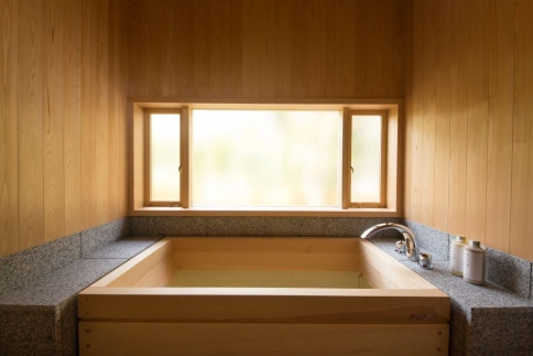 ãä»å寺ãïŒæ¥ïŒåéå®ïŒäžçéºç£âä»å寺âã§éãããå¿ãšäœãæµåããïŒæ¥