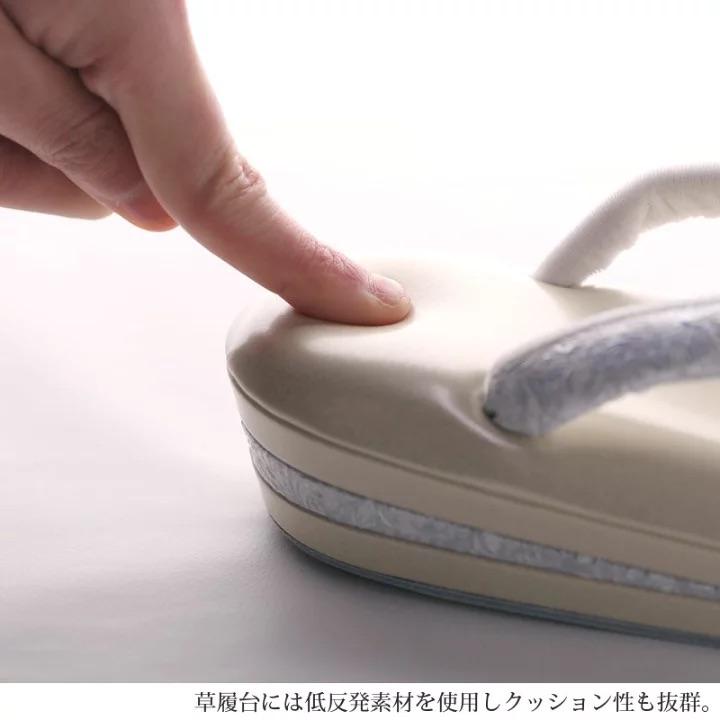 【光映工芸】京都発！特許高蒔絵技法による伝統工芸品 和装着物用草履〈京金彩〉プラチナ箔≪イタリアサラサ柄白シルバー≫LL寸(25cm～25.5cm)［ 京都 老舗 履物 高級 人気 おすすめ 金彩友禅 京金彩 和装 お取り寄せ 通販 送料無料 ふるさと納税 ］