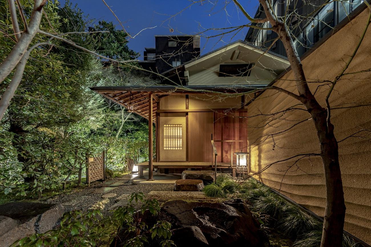 【高島屋選定品】〈宿坊KANETSUNE〉宿坊・食堂貸切１泊＜一組限定一棟貸し宿坊５名まで＞朝食 京料理仕出し弁当つき 夕食 職人が目の前で握る寿司フルコース オプション：書道家・尾西正成氏による書道体験