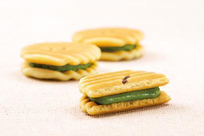 ＜定期便・年4回＞ 【鼓月】姫千寿せんべい三段箱（シュガークリーム・有機抹茶・有機ほうじ茶）各12枚入　［ 京都 老舗 和菓子 千寿せんべい 有名店 人気 おすすめ お菓子 スイーツ お取り寄せ 通販 ギフト プレゼント 贈答 送料無料 ふるさと納税 ］