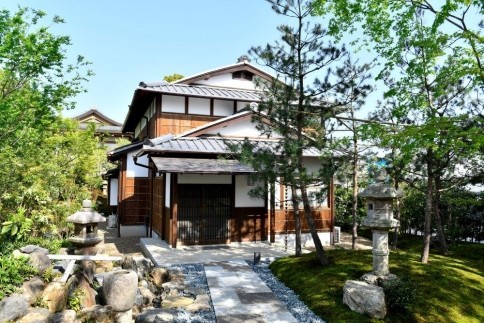 ãä»å寺ãïŒæ¥ïŒåéå®ïŒäžçéºç£âä»å寺âã§éãããå¿ãšäœãæµåããïŒæ¥