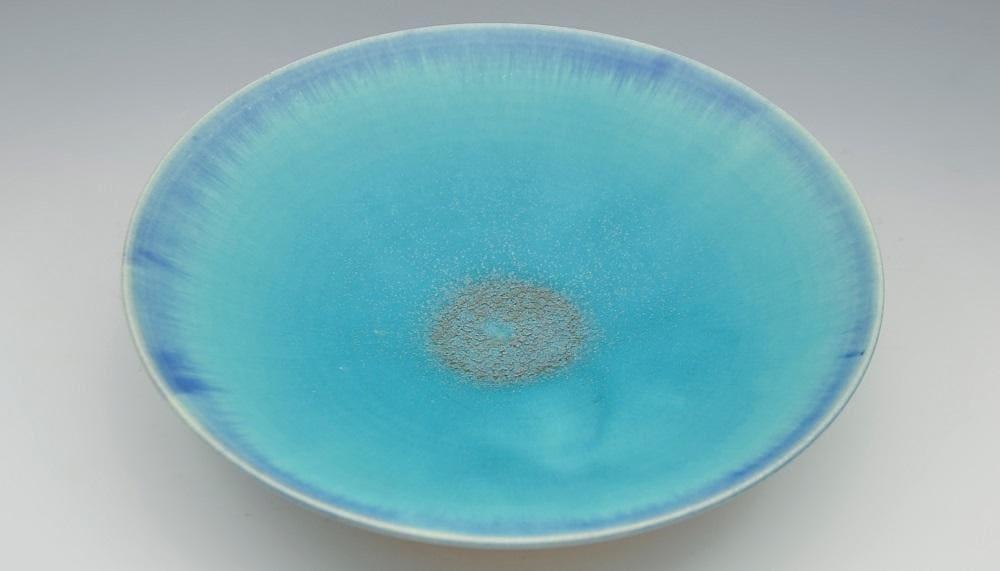 【ギャラリー洛中洛外】目の覚めるような青色が美しく食材が映える碧彩7.5寸皿