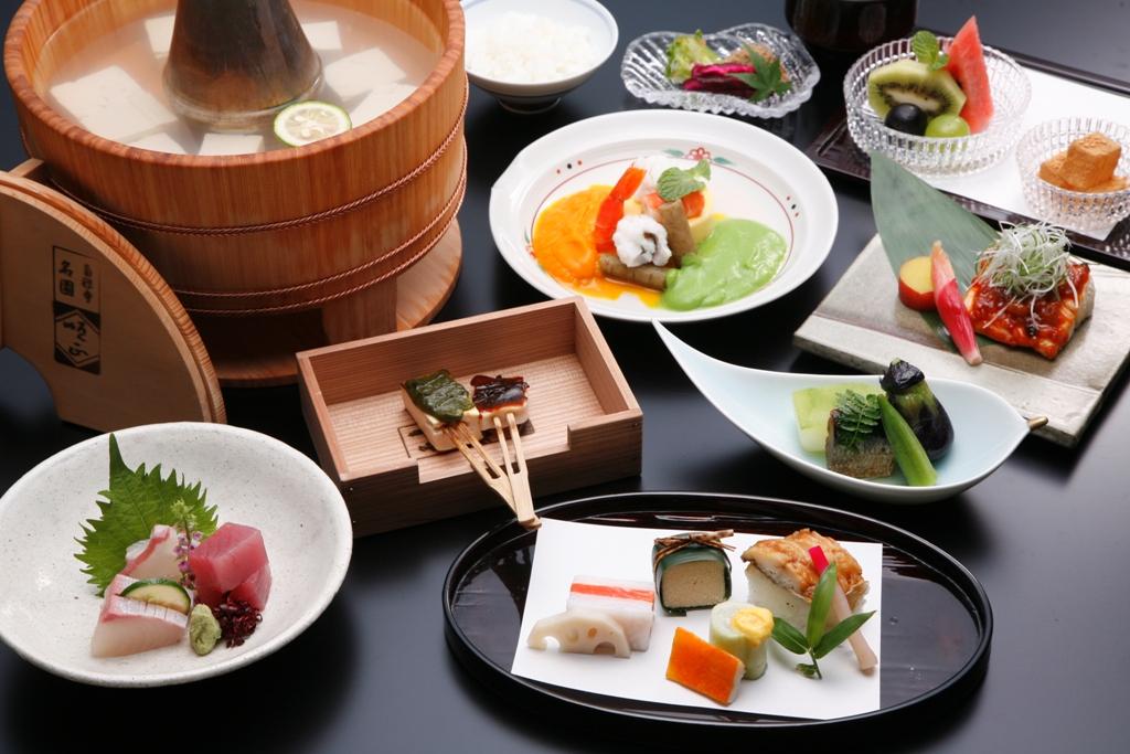 【南禅寺 順正】ランチまたはディナー ペア食事券 | 京都 豆腐料理 老舗料亭 食事券［ 京会席料理 湯どうふ 老舗 京料理 ランチ ディナー 食事券 2人 美食 グルメ 人気 おすすめ 記念 お祝い 旅行 観光 食事 ふるさと納税 ］