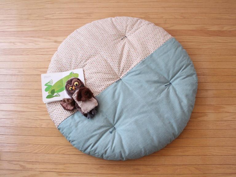 【 洛中高岡屋 】赤ちゃんがほほ笑む寛ぎのアイテム　せんべい座ぶとん（3色あられ・砧青磁）