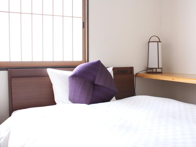 【 洛中高岡屋 】長く楽に座れる寛ぎのアイテム 西陣織 おじゃみ座ぶとん （都縞・紫）