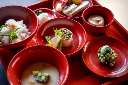 ãä»å寺ãïŒæ¥ïŒåéå®ïŒäžçéºç£âä»å寺âã§éãããå¿ãšäœãæµåããïŒæ¥