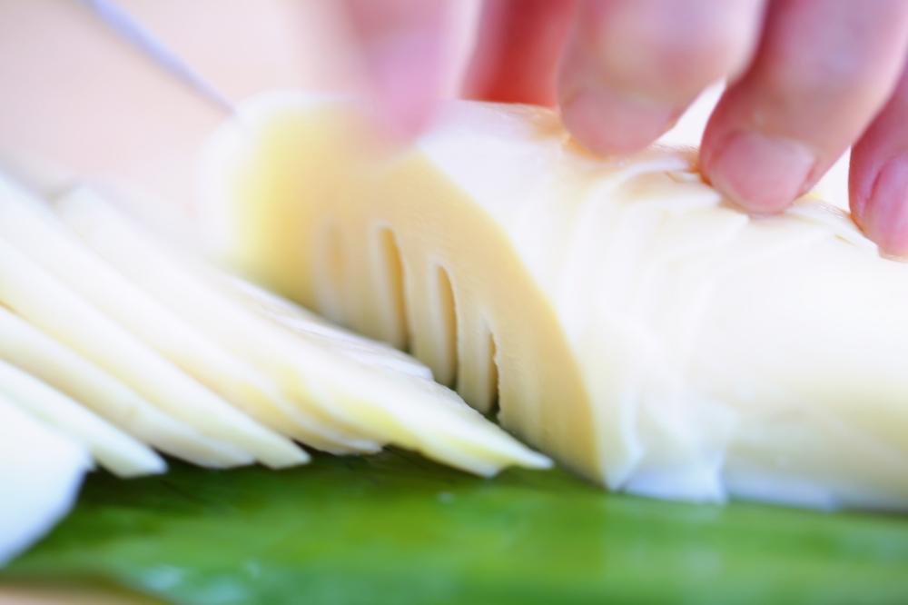 予約受付【筍農家】京都産 朝堀り 湯がき たけのこ優秀品1KG(3-5本)皮なし [ 京都 筍専門店 たけのこ 朝掘り直送 新鮮 人気 おすすめ おいしい タケノコ 季節限定 お取り寄せ 通販 送料無料 ふるさと納税 ]