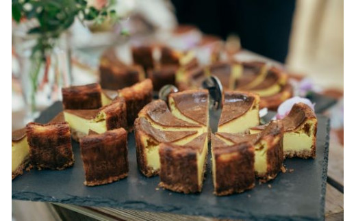 【冷蔵】ベイクドチーズケーキ ふるさと納税 ケーキ 洋菓子 チーズケーキ イタリアン レストラン スイーツ チーズ お菓子 オズ OZ 自然 景色 紅葉 テラス ガーデン ウェディング ガーデンパーティー 京都府 福知山市 京都 福知山 奥京都 ふるさと