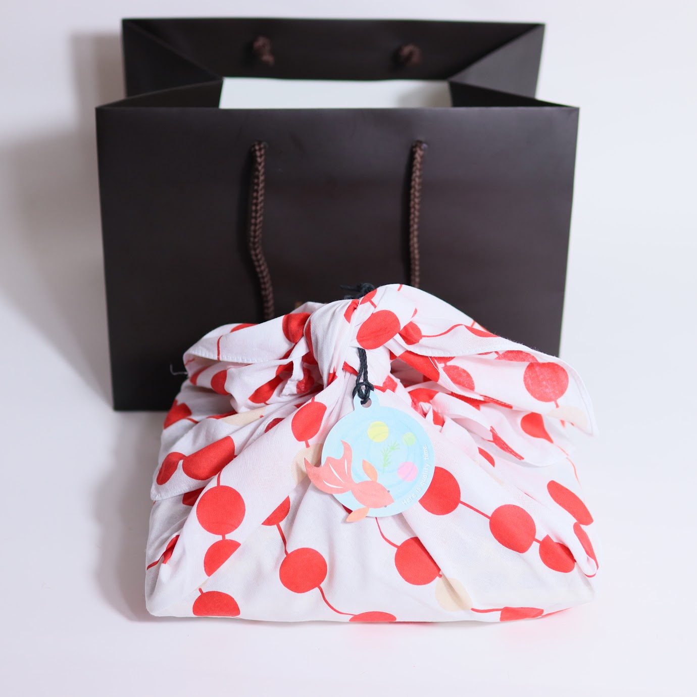 【接待の手土産セレクション2025 グローバル賞】丹波素材のわらび餅「縁」 竹籠＆風呂敷包装 6個 紙袋付き :2種類 （ 丹波黒大豆 丹波大納言抹茶 ） | 接待の手土産 秘書が選んだ手土産 縁 黒蜜 手作り 自家製 黒糖 丹波黒豆 丹波大納言 抹茶 抹茶 わらび餅 和菓子 スイーツ お中元 夏ギフト 贈答用 プレゼント 竹籠 風呂敷包み 京都舞鶴