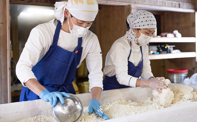 【ふるさと納税】天然醸造 世屋みそ 950g 3個セット みそ 赤味噌 赤みそ 天然醸造 熟成 伝統製法 セット 国産 味噌 コシヒカリ 大豆 